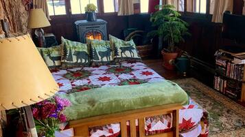 2 habitaciones, escritorio, tabla de planchar con plancha y wifi