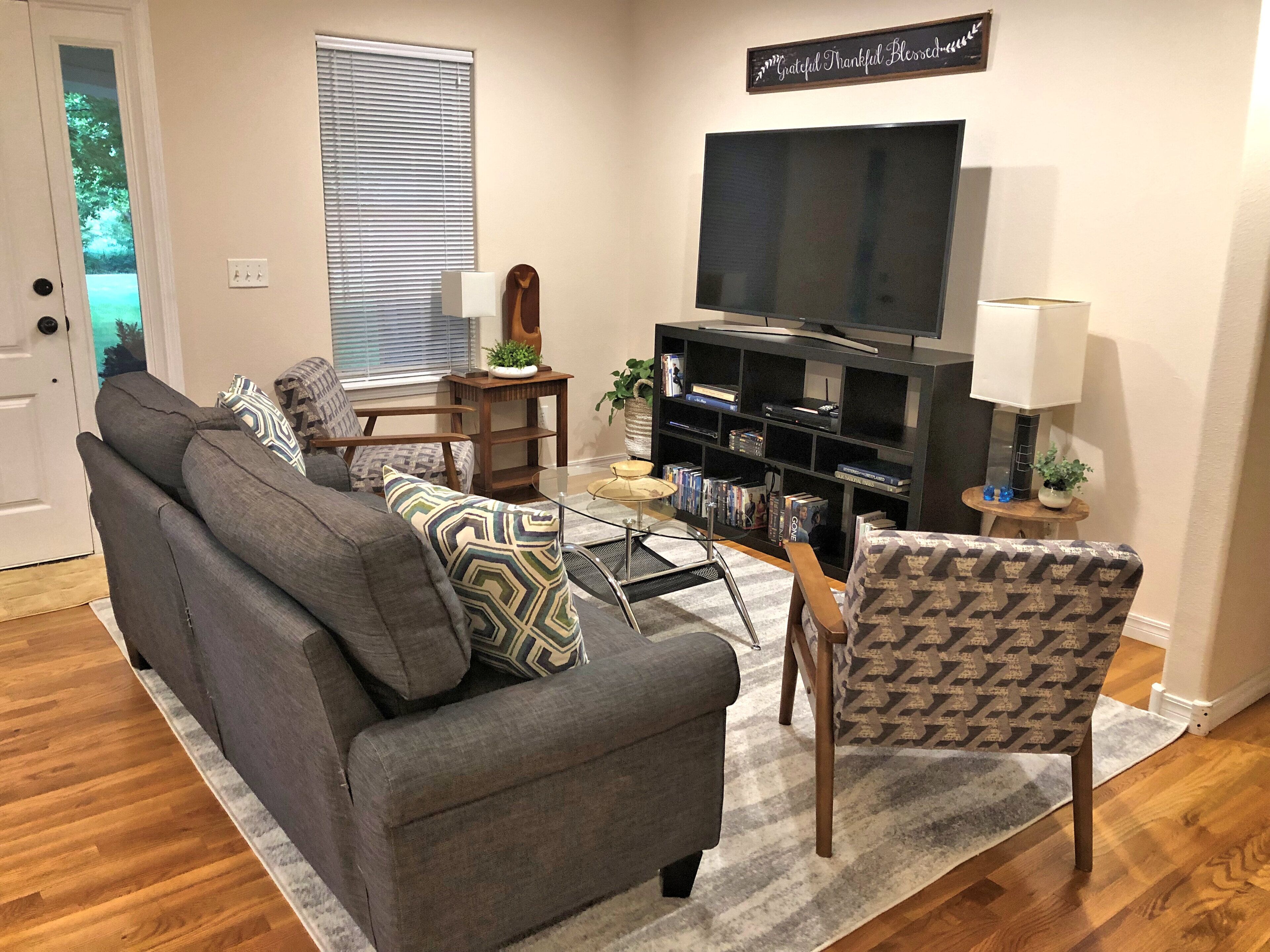 Tranquil Countryside Bungalow: A Blissful Retreat in Town Minutes From UofA!