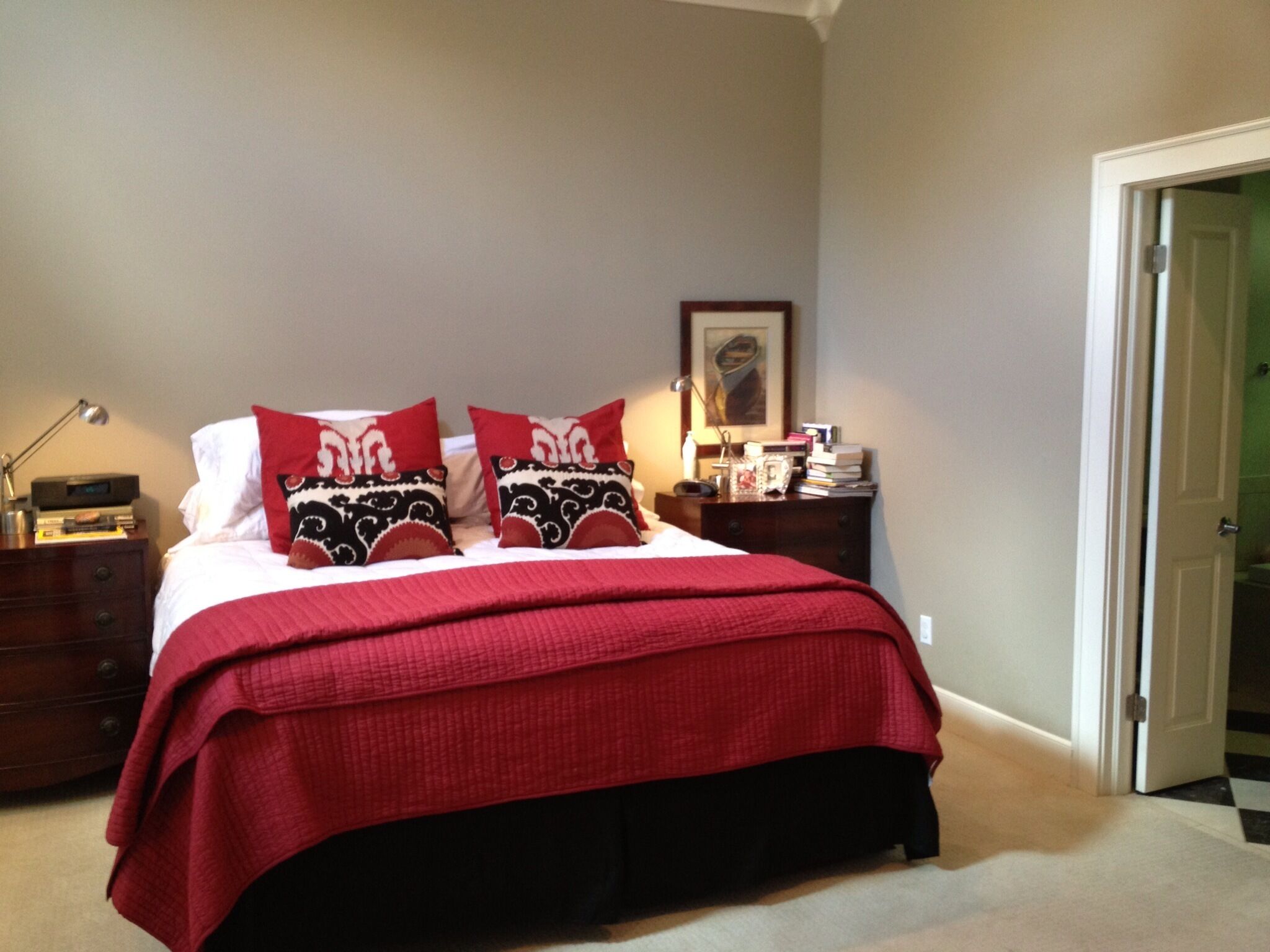 Walking distance to Campus and The Square.