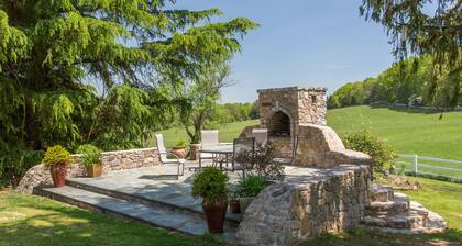 Alquiler de vacaciones casa Kismet | Piscina con vistas a la montaña y fácil acceso a C'ville