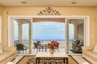 JULY LOWEST PRICE EVER. BCHFRONT PRIVATE HEATED POOL, AWESOME VIEW&PET FRIENDLY
