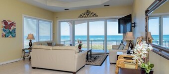 MARCH SALE, LOW PRICE. BCHFRONT PRIVATE HEATED POOL, AWESOME VIEW& PET FRIENDLY