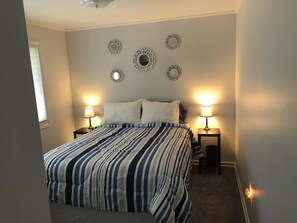 3 habitaciones, tabla de planchar con plancha, wifi y ropa de cama