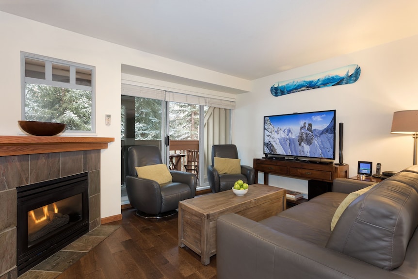 Top Floor Views Of Blackcomb Mountain, Short Walk To Gondolas - 브리티시컬럼비아