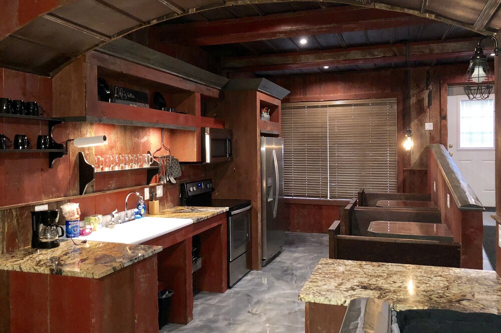 Farmhouse • Condo • 1 BR • 1 BA • Sleeps 5