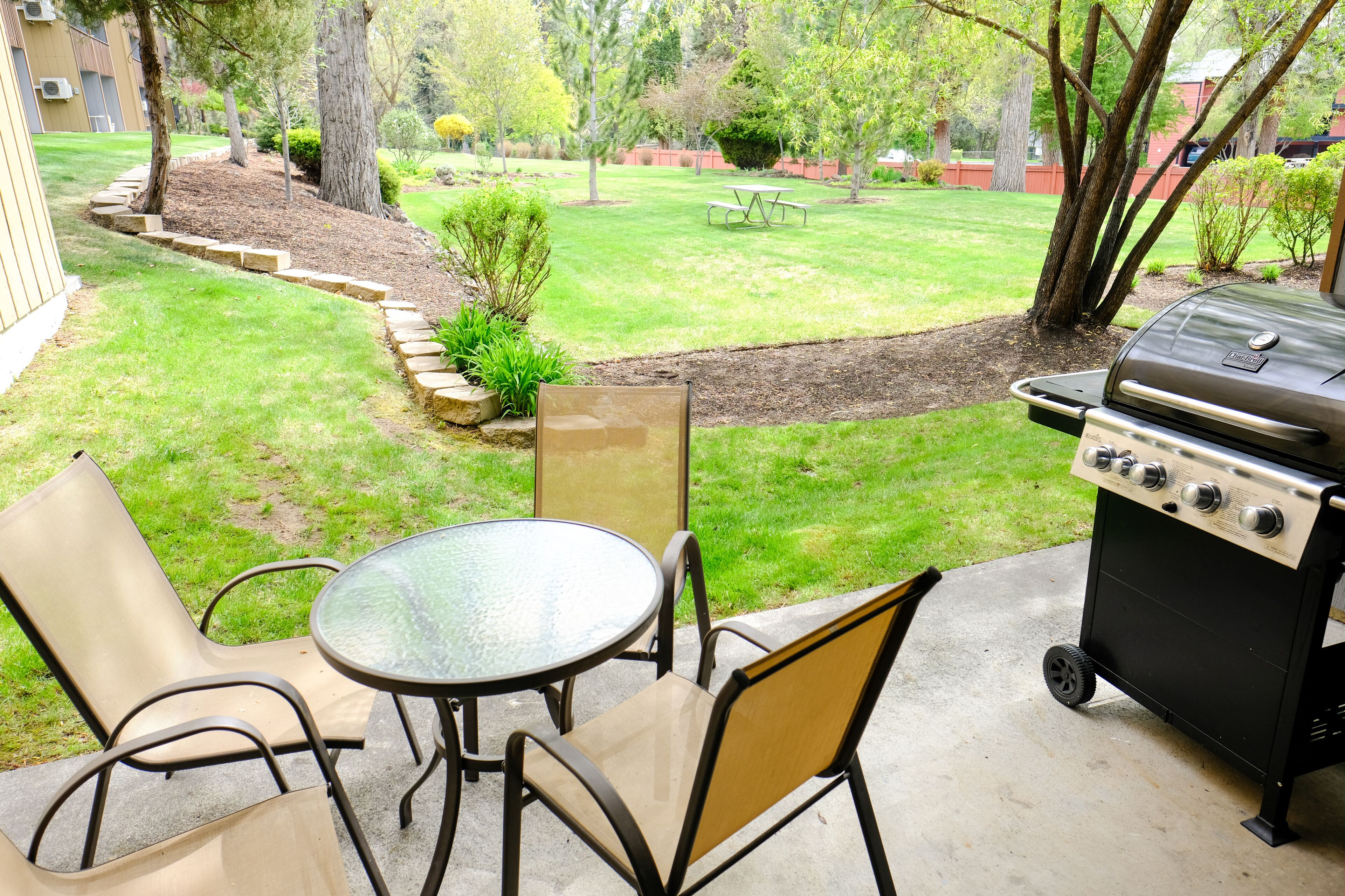 Lovely Fully Furnished 1 Bedroom by the Deschutes River