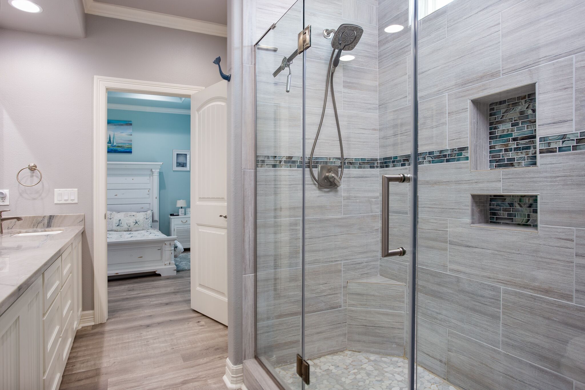 Family/pet friendly Beach retreat, 3 bedroom, 2 bathroom, sleeps 10-12