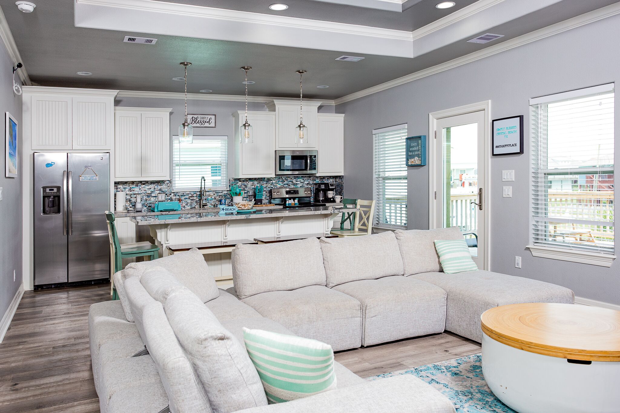 Family/pet friendly Beach retreat, 3 bedroom, 2 bathroom, sleeps 10-12