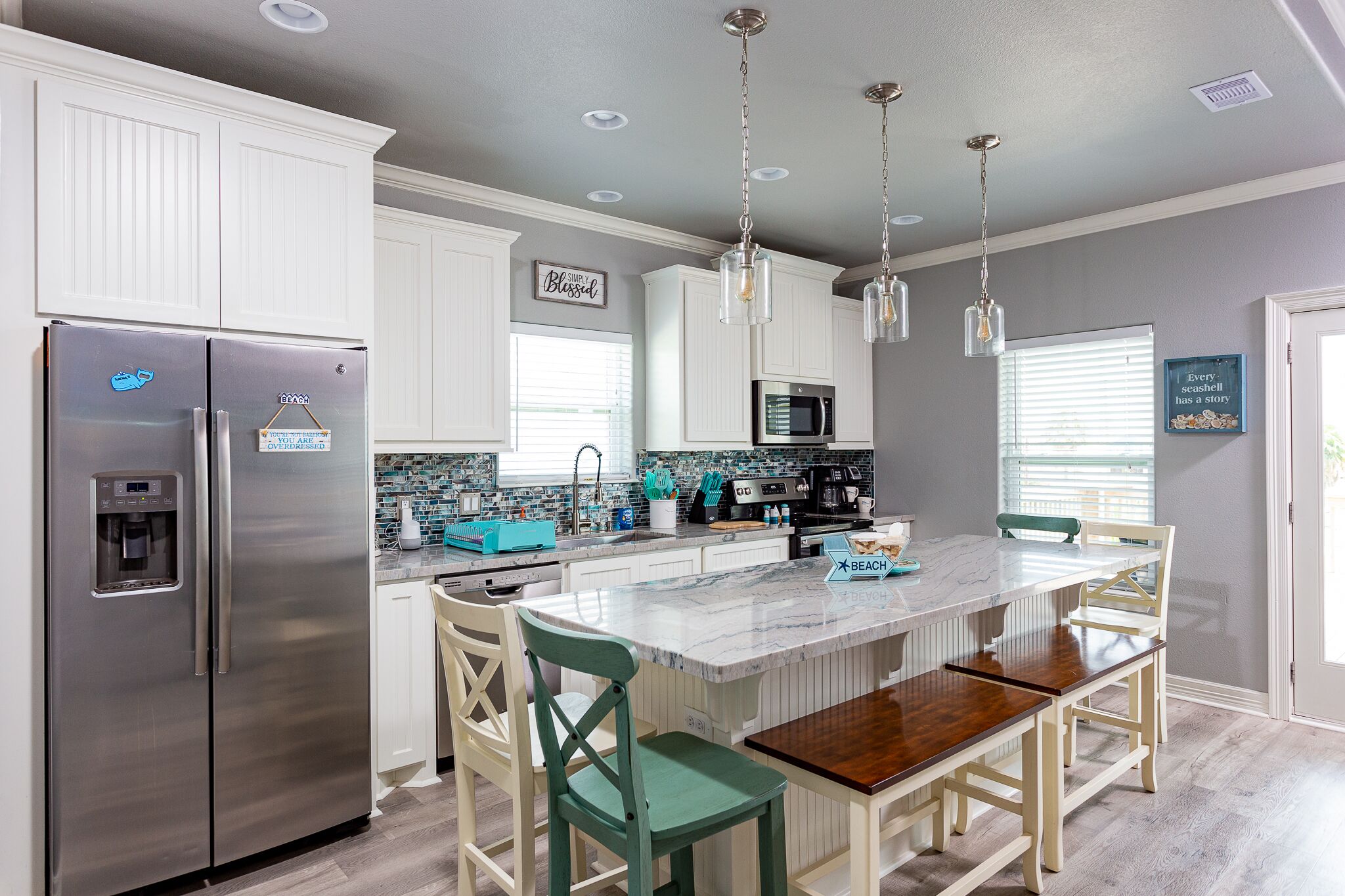 Family/pet friendly Beach retreat, 3 bedroom, 2 bathroom, sleeps 10-12