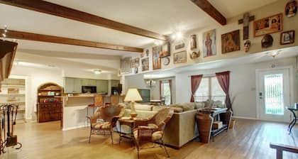 Geräumiges Haus mit Pool für bis zu 10 Gäste