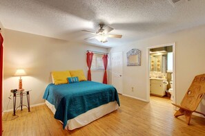 4 عدّة غرف نوم ومكتب ومكواة/لوح كي وسرير سفر