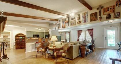 ⭐️Rustic TexMex Home⭐️Close to Downtown⭐️Big Pool⭐️