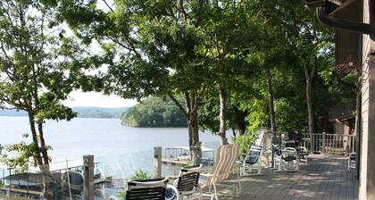 Tranquility-Lakefront 4 Bdrm w/ Huge Dock Ozarks Raceway 6.4, The Loop 8.2 miles