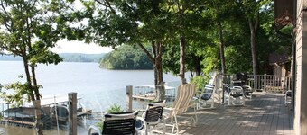 Tranquility-Lakefront 4 Bdrm w/ Huge Dock Ozarks Raceway 6.4, The Loop 8.2 miles