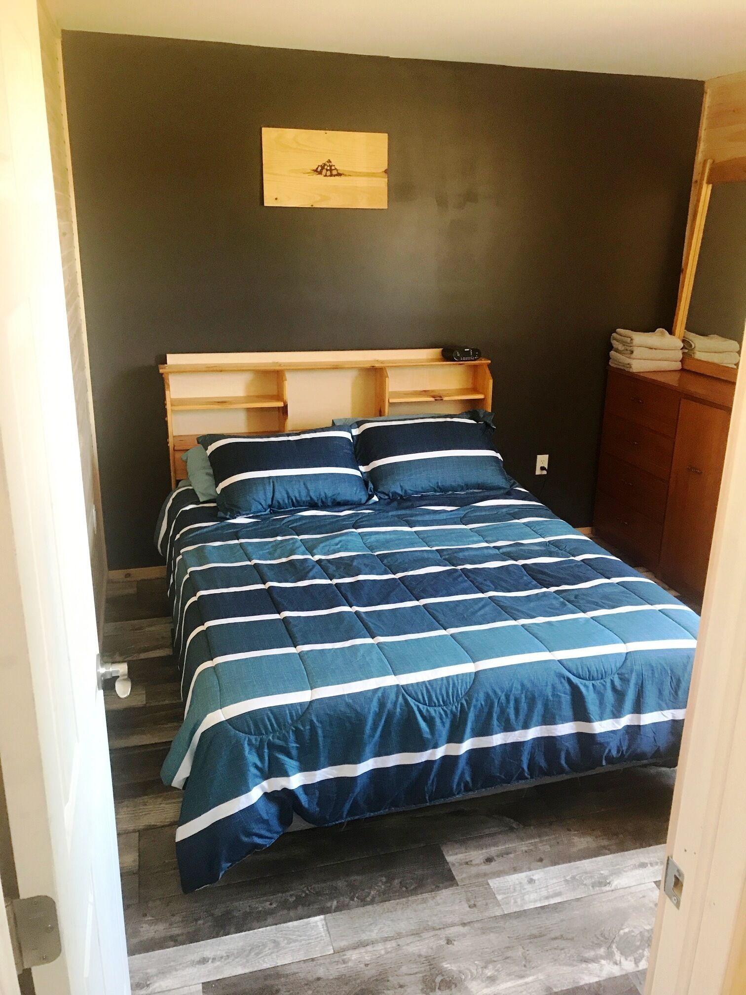 112 waterfront cottage close to beaches w/hot tub