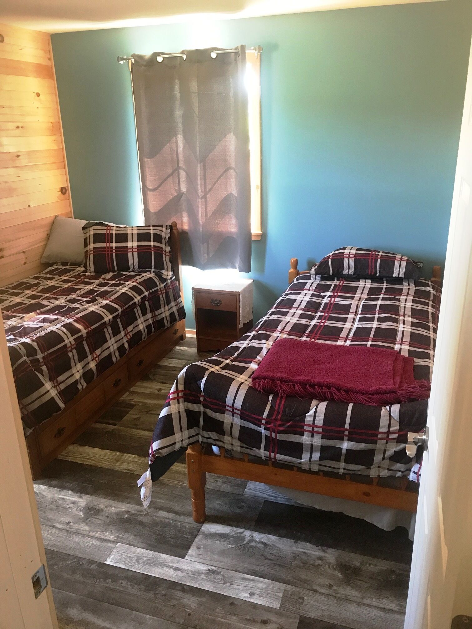 112 waterfront cottage close to beaches w/hot tub