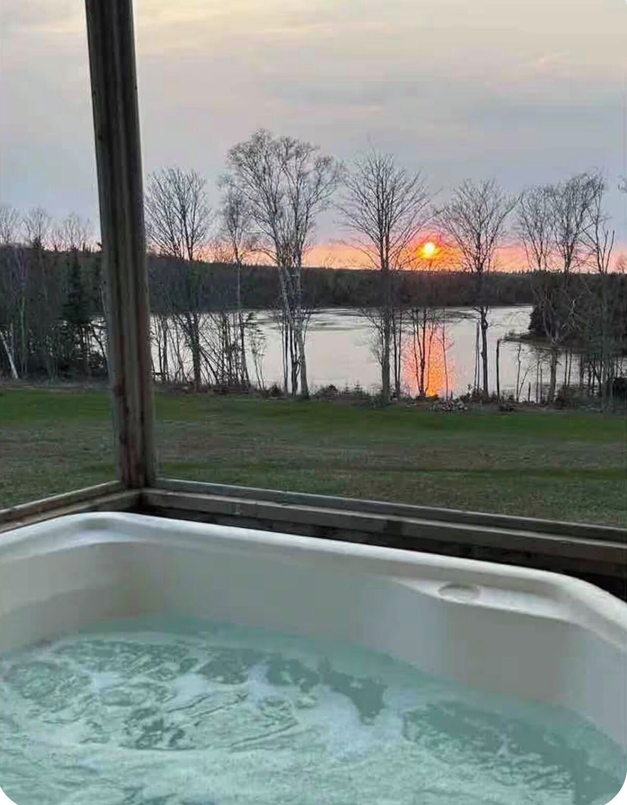 Outdoor spa tub