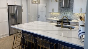 Private kitchen - Beach, Surf, Rocket Launches -333 By The Sea (Cocoa Beach)