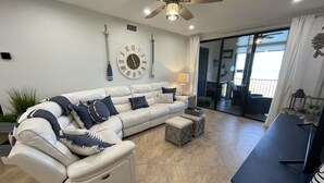 Living area - Beach, Surf, Rocket Launches -333 By The Sea (Cocoa Beach)