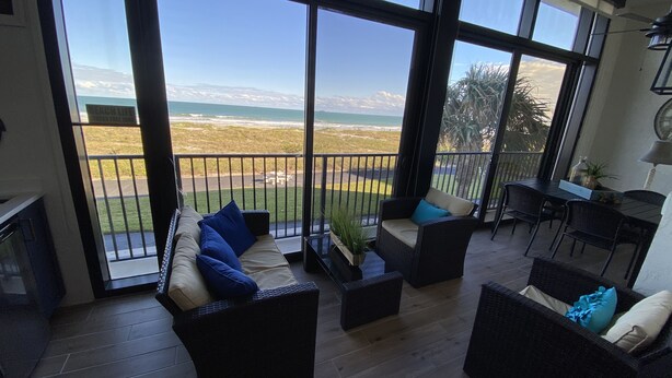 Living area - Beach, Surf, Rocket Launches -333 By The Sea (Cocoa Beach)