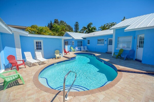 Unclassified image, 1 of 30, button - VILLA 4 · Walk to beach. Pool. Daily rentals (Sarasota)