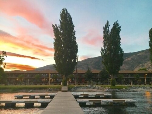 Casa Del Mila Oro Beachfront 2 Bedroom Condo; Book now for Spring/Summer 2026