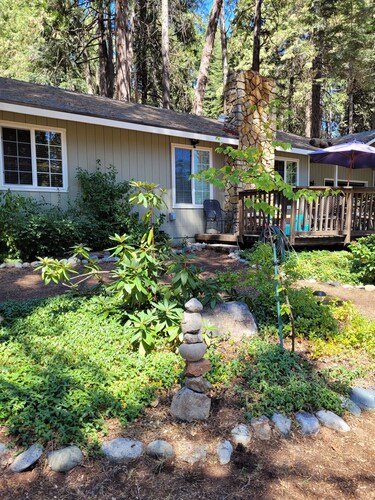 A Mountain Rose, Sly Park-LAKE, APPLE HILL, Wine, swim, snow, FUN! EVs welcome
