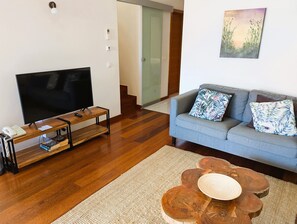 Fernseher, DVD-Player, Stereoanlage