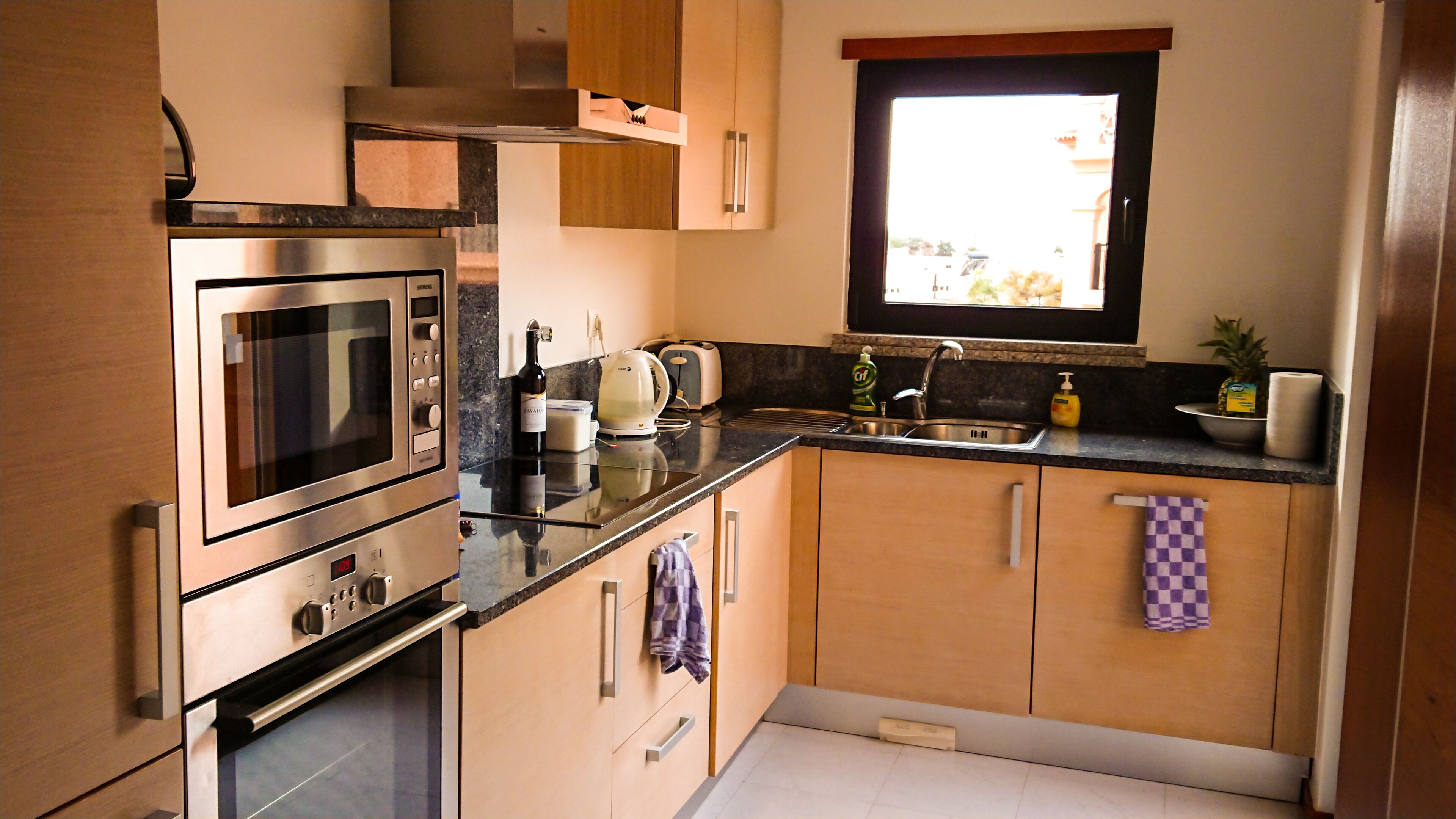 Pure luxury - apartment in Baia da Luz Resort. Walk to beach.