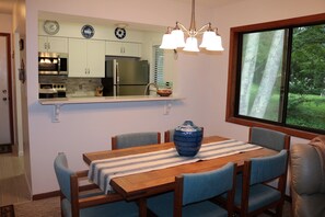 Dining - Ski Country Condo - Newly Remodeled! (Banner Elk)