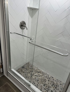 Douche, sĂšche-cheveux