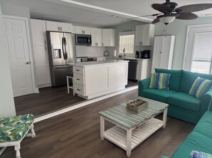 Smart TV - Ocean Lakes Beach House-Free Golf Cart-Sleeps 6-August Discount (Surfside Beach)