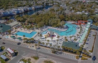 Cozy Beach House with Complimentary Golf Cart