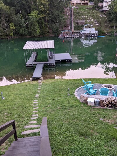 Norris lakefront home with covered boat dock