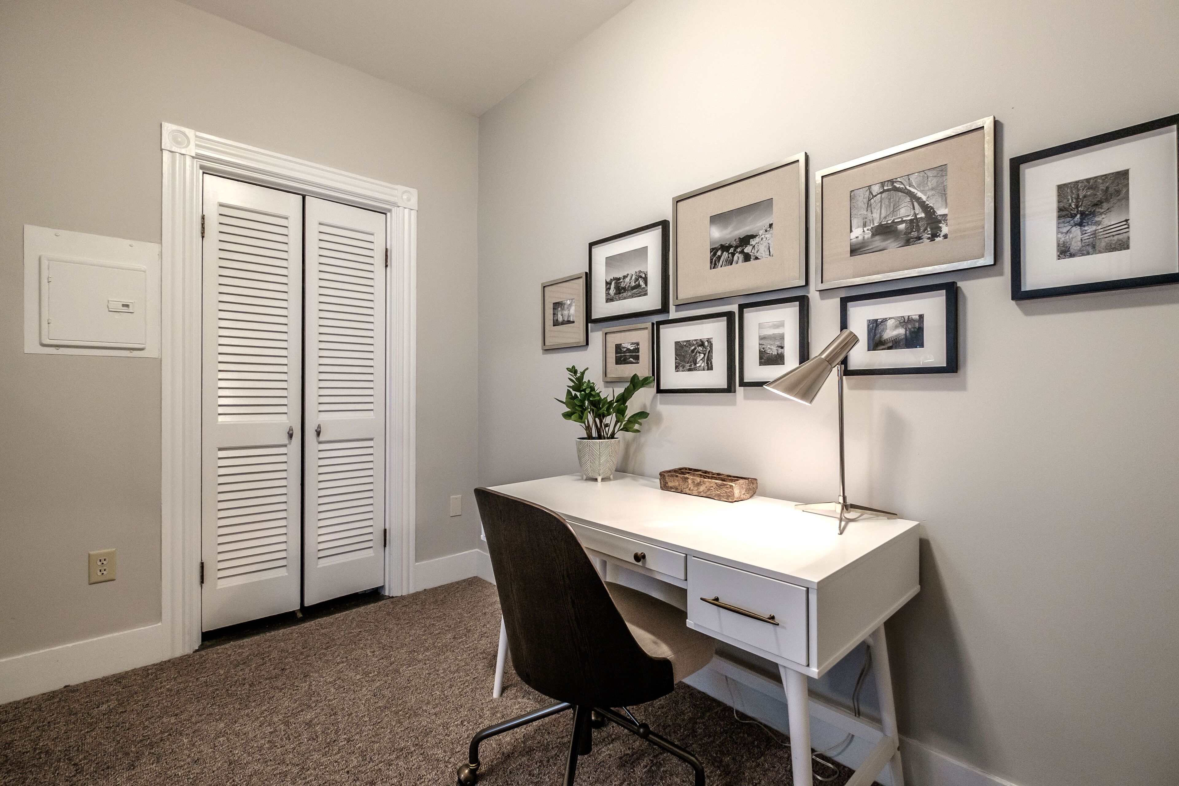 2 Bedroom Apartment Unit In Portland's Historic West End Neighborhood