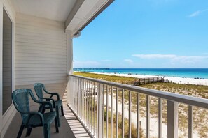 Property grounds - Bikini Bottom | 🌊 Gulf-Front Townhome + Pool + Garage + Pet Friendly 🐾 (Navarre)