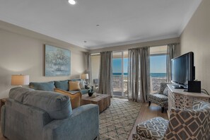 Flat-screen TV - Bikini Bottom | 🌊 Gulf-Front Townhome + Pool + Garage + Pet Friendly 🐾 (Navarre)