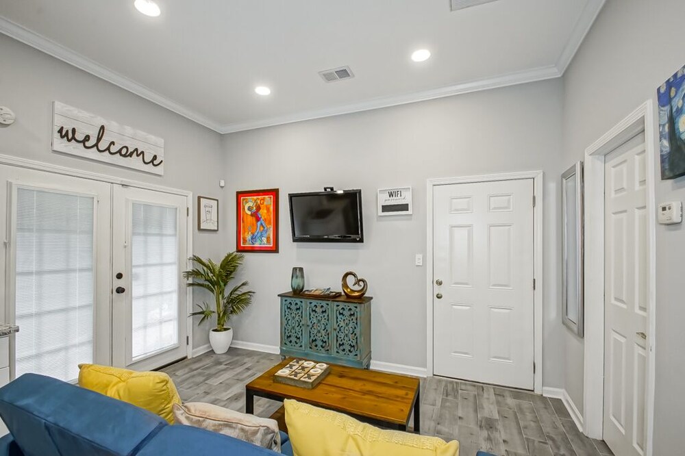 Fabulous Renovation only 4 miles from downtown