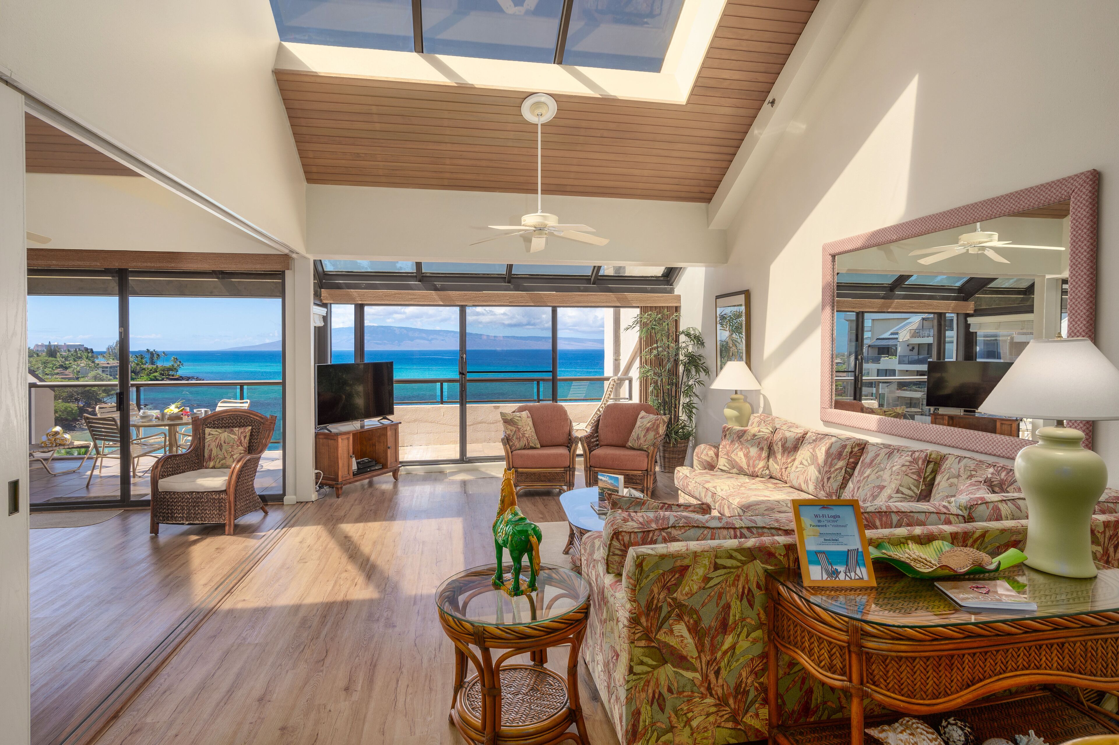 Smart-TV, DVD-Player, Bücher, Musikbibliothek