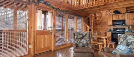 Fernseher, Kamin, Videospiele, DVD-Player