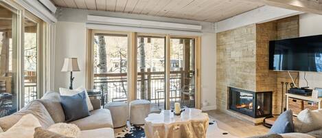 Télévision, cheminée