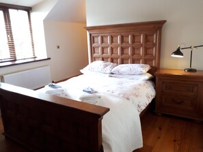 3 bedrooms, iron/ironing board, travel cot, free WiFi