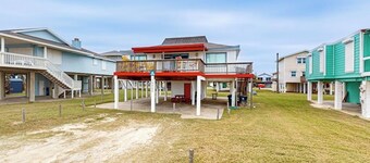 デッキ付きのオーシャンフロントの家、小さなロフト、ビーチへの直接アクセス！