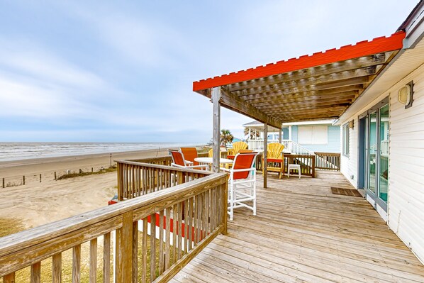 Property grounds - Gulf-front home with deck, loft & direct beach access (Galveston)