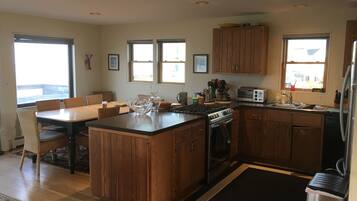 KylskÄp, mikrovÄgsugn, ugn och spishÀll