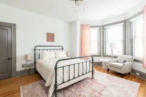 3 chambres, fer et planche à repasser, Wi-Fi, draps fournis