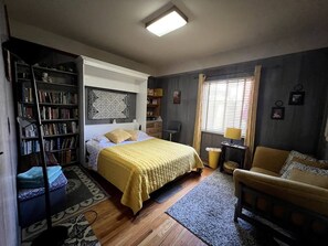 5 bedrooms, iron/ironing board, WiFi, bed sheets