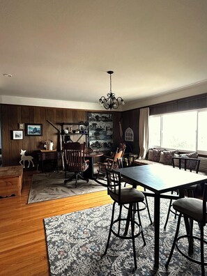 Interior - A Spectacular View of the Bay! ⚜️⛱️⚓️✨ 6 mins to the beach! Great for big groups (Seaside)