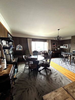 Interior - A Spectacular View of the Bay! ⚜️⛱️⚓️✨ 6 mins to the beach! Great for big groups (Seaside)