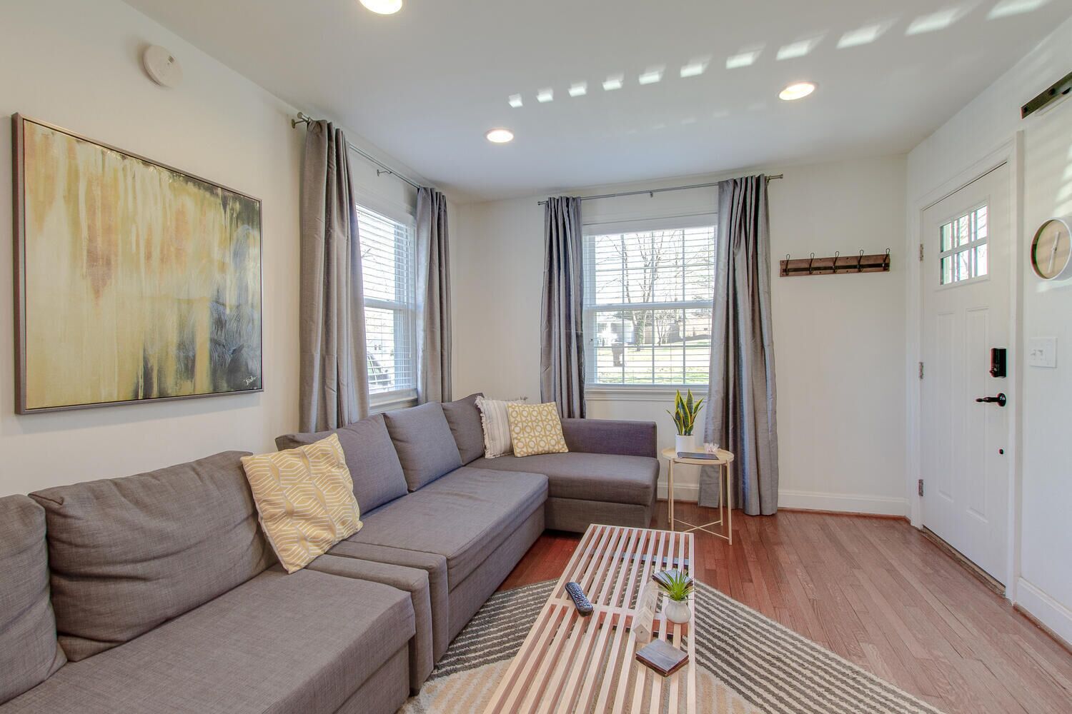 Newly Renovated Cottage Minutes From Downtown!